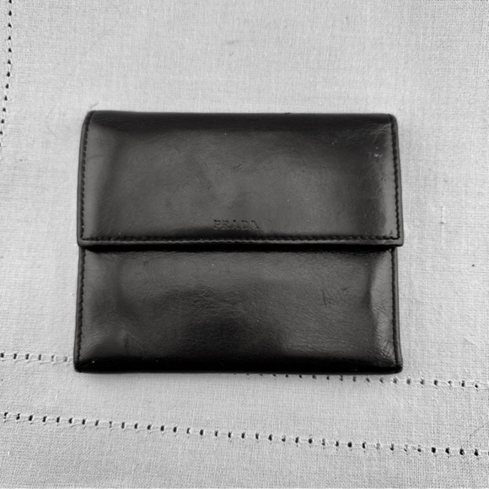 AUTHENTIC Prada leather wallet. Black.